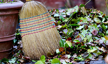 Schnee- und Laubfegen